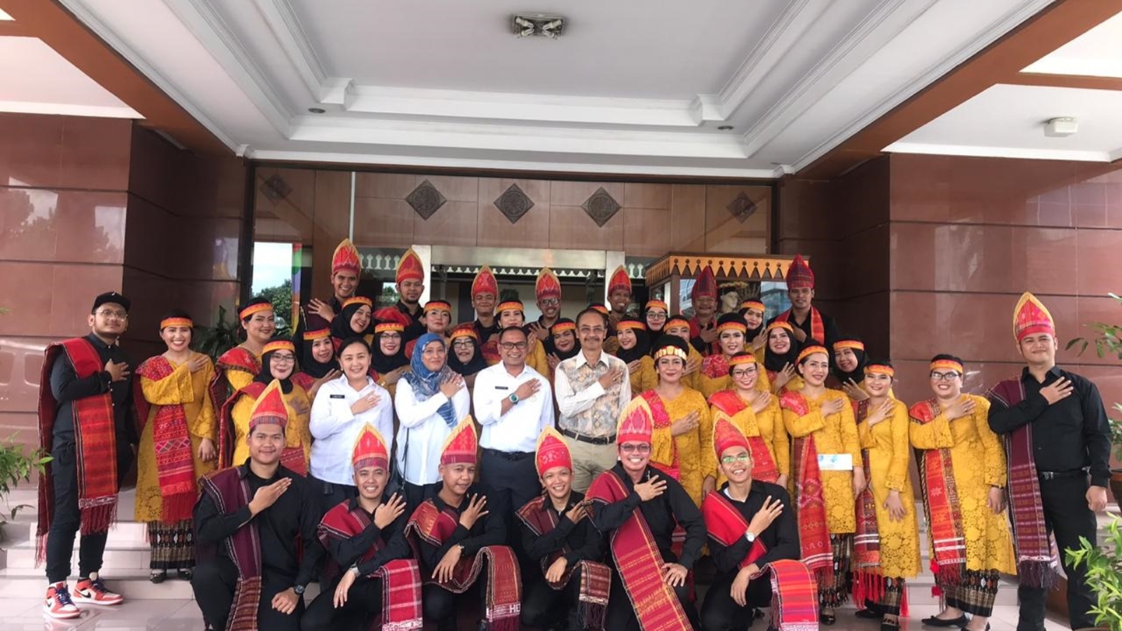 Tim Paduan Suara RSUD CAM Kota Bekasi Juara Kesatu