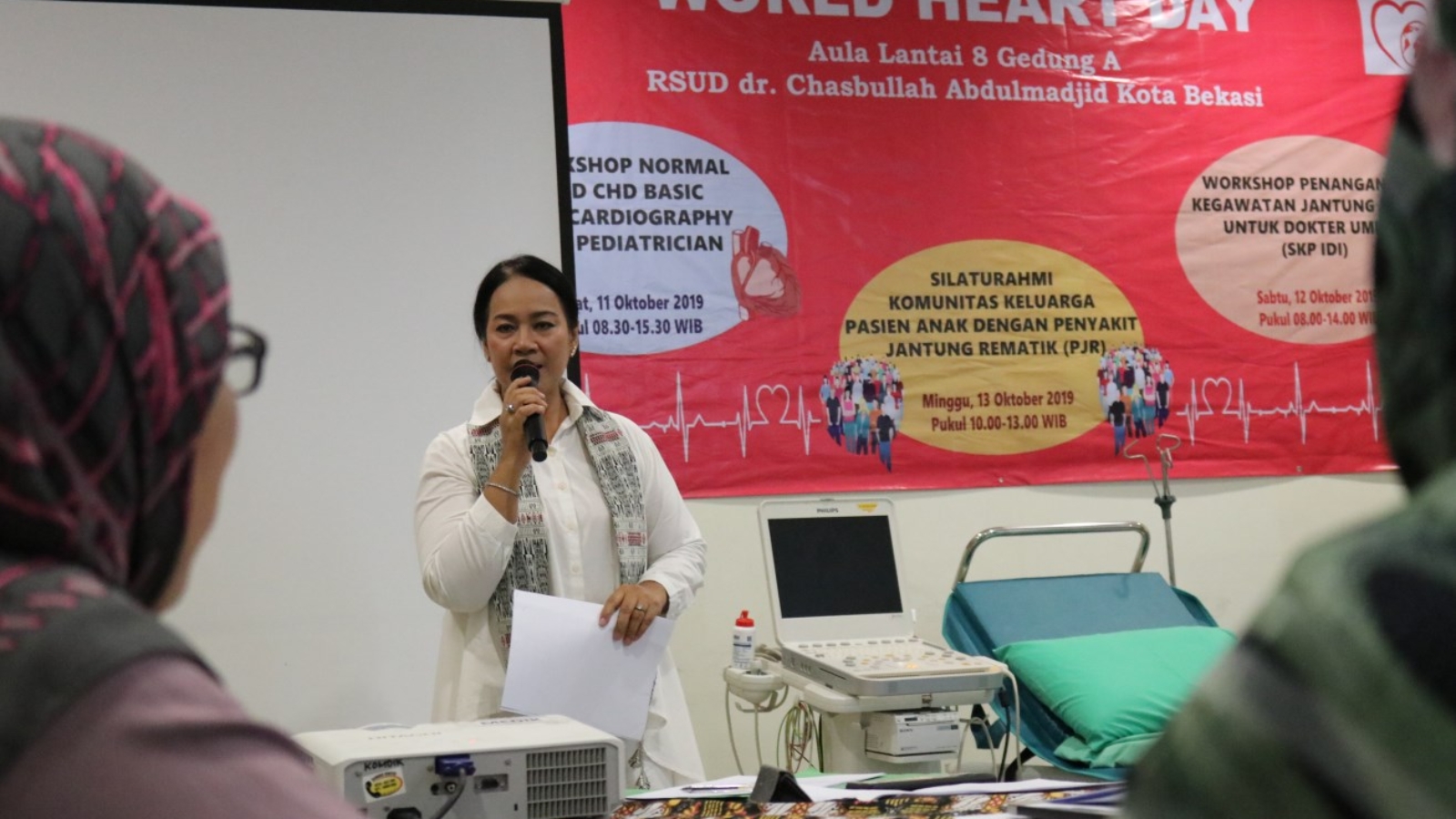 Wakil Direktur Pelayanan RSUD dr. Chasbullah Abdulmadjid Kota Bekasi drg. Tetty D.S Manurung, M.Si Membuka Kegiatan Workshop Normal And CHD Basic Echocardiography For Pediatrician